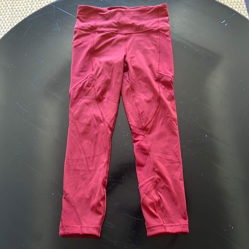 Woman’s Lululemon Leggings Size 6 - Maroon